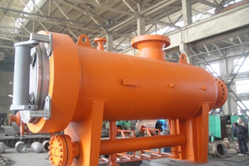 Dust filter and gas collector vessel