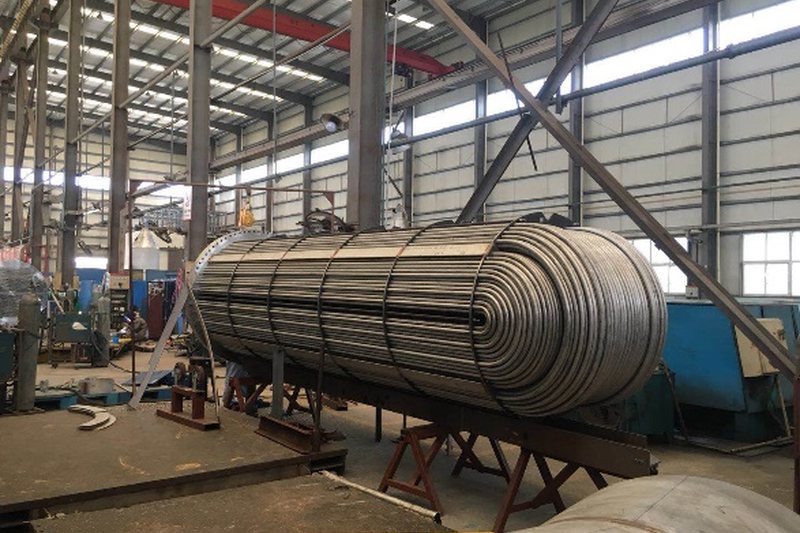Stainless steel shell and tube heat exchanger bundle