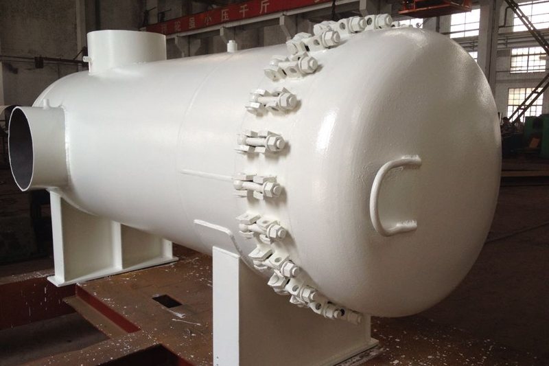 Fabricated steel pressure vessel with flanged nozzles