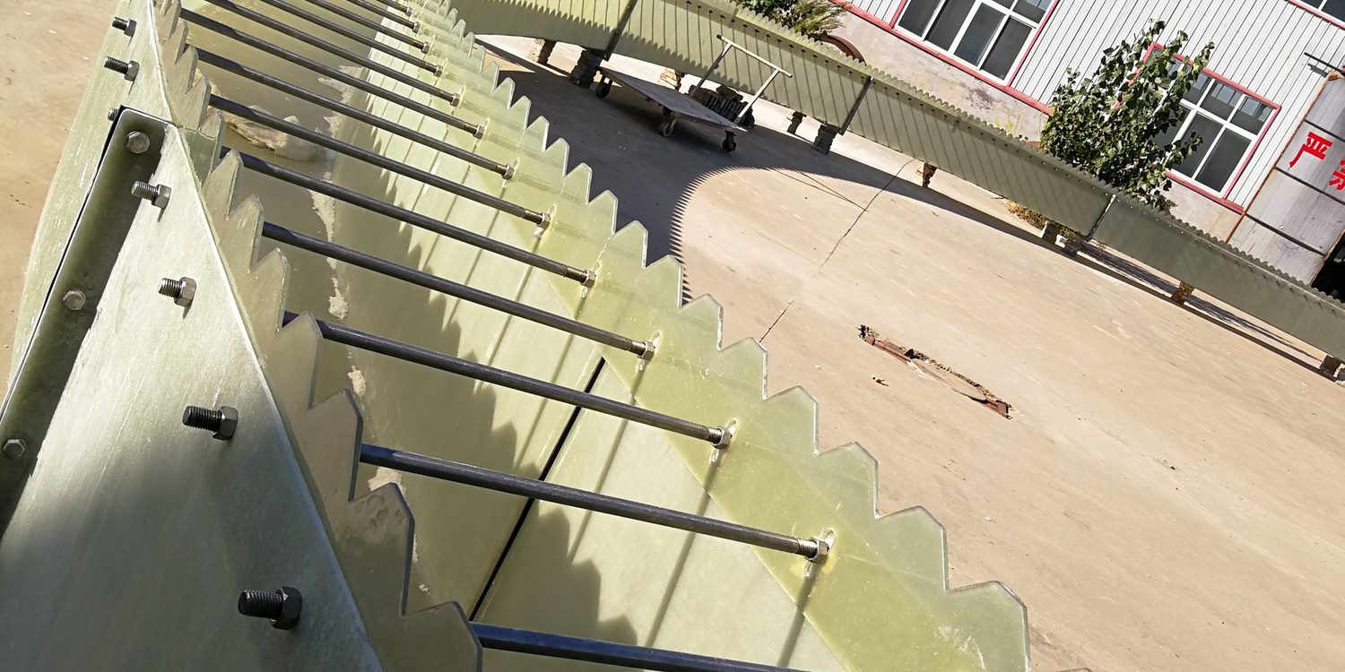 Rake mechanism and internals for a thickener or clarifier